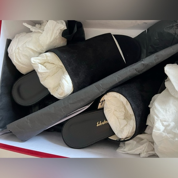 Salvatore Ferragamo black suede slides, sandals NEW in box - Picture 2 of 9